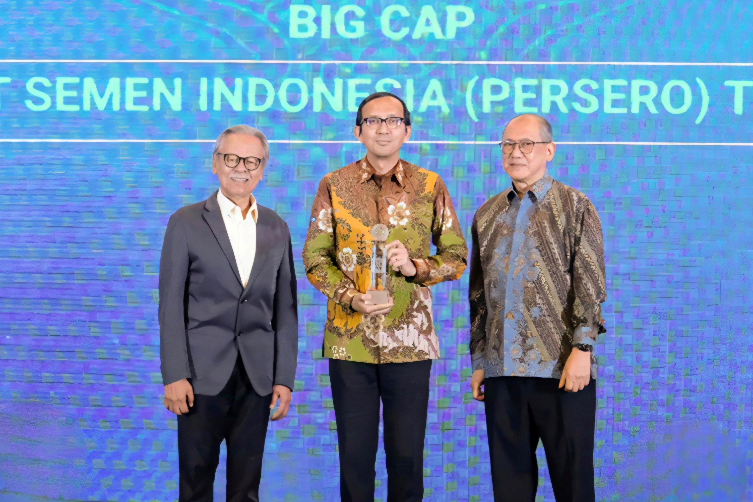 Unggul dalam Tata Kelola, SIG Raih Penghargaan Best State-Owned Enterprises pada Ajang The 15th IICD Corporate Governance Conference and Award 2024