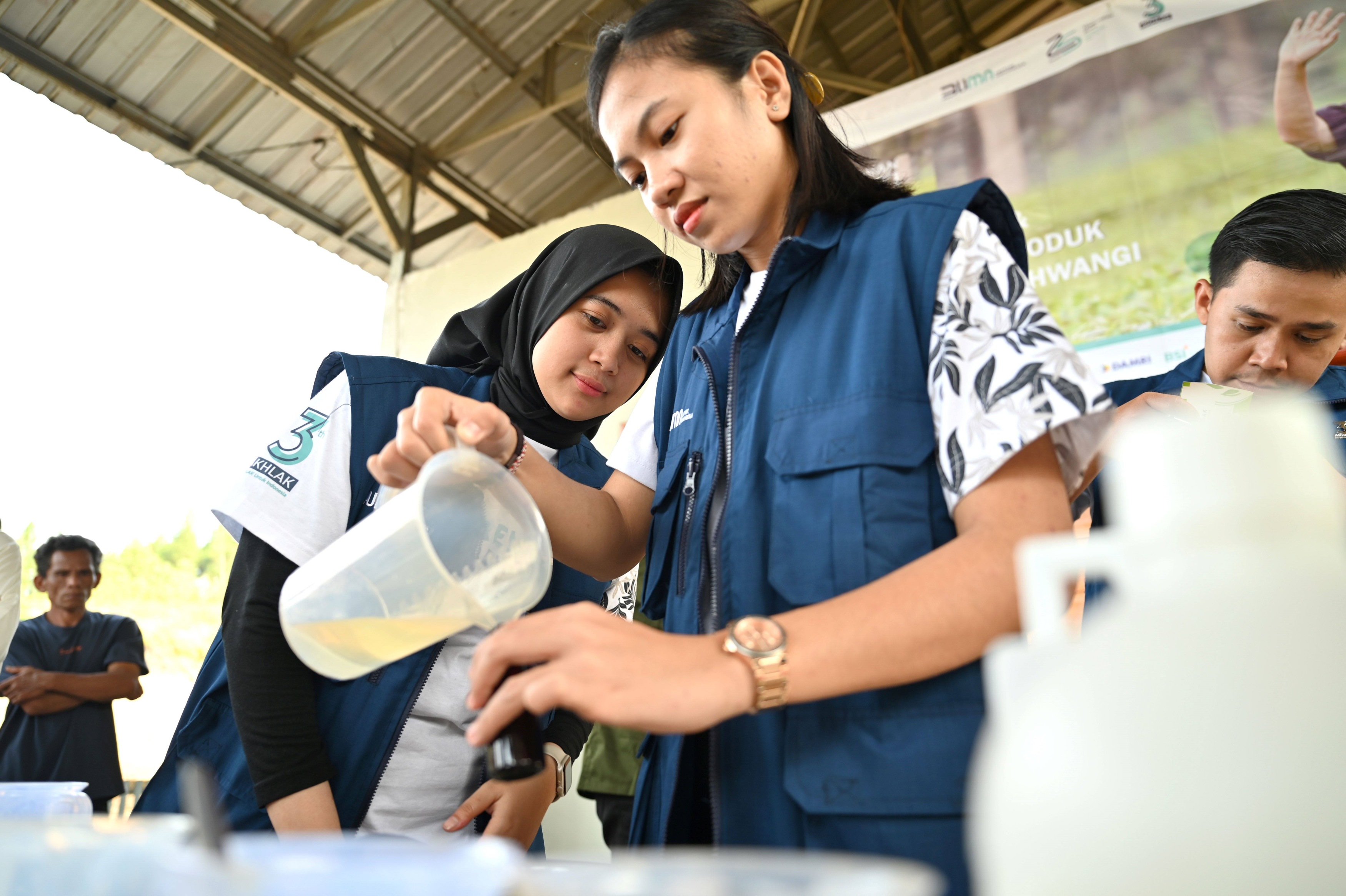 Libatkan Relawan Bakti BUMN, SIG Dorong Petani di Cibadak Integrated Farming Pasarkan Olahan Hasil Panen Secara Online