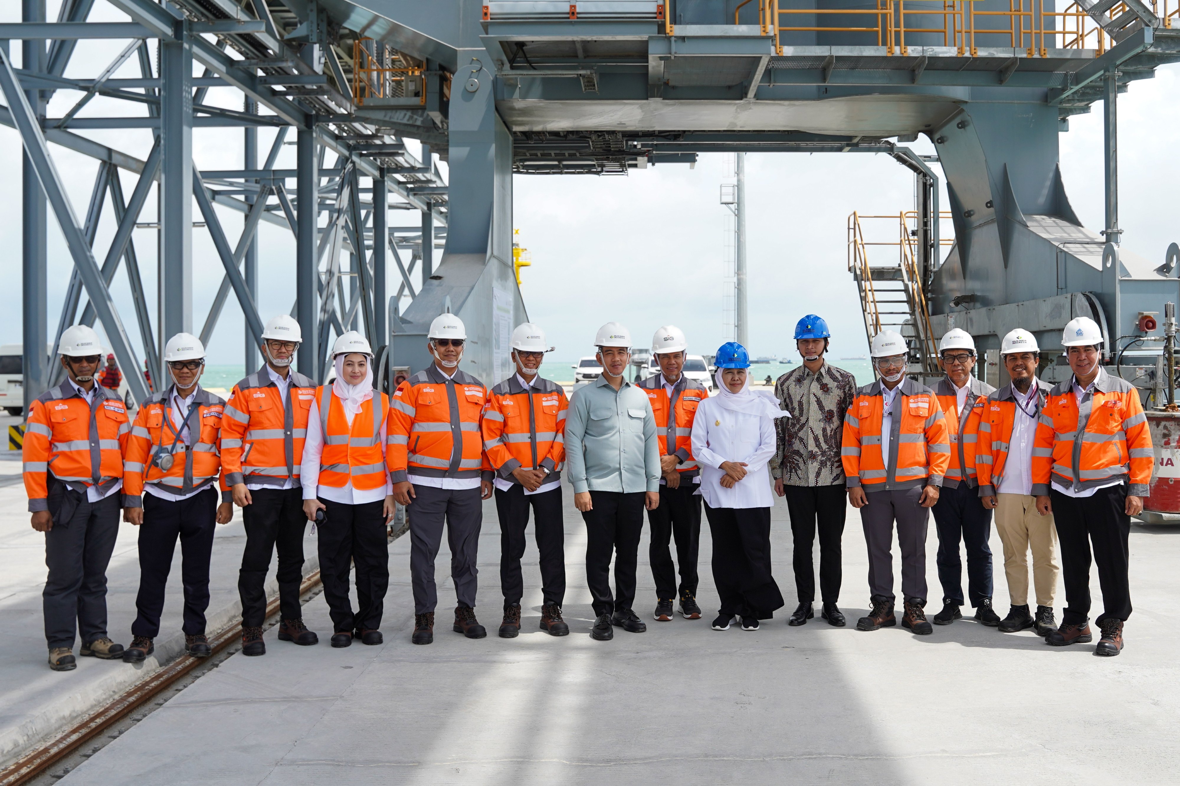 Kunjungi Proyek Pengembangan Dermaga dan Fasilitas Produksi di Tuban, Wapres Gibran Apresiasi Langkah SIG Tingkatkan Ekspor dan Daya Saing Industri