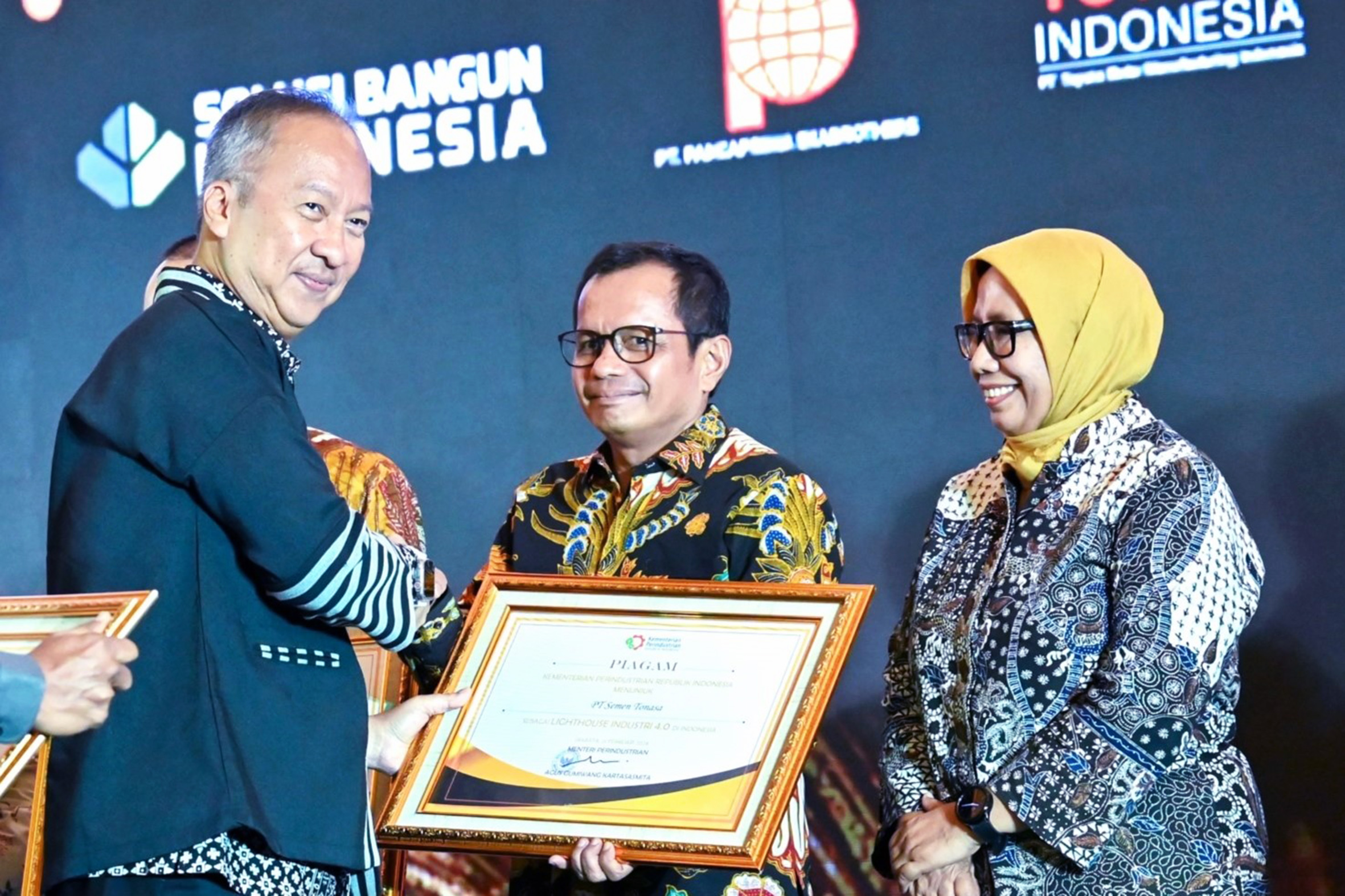 The Government of Indonesia Names Two SIG Subsidiaries as Industry 4.0 National Lighthouse for the Success in Digital Transformation