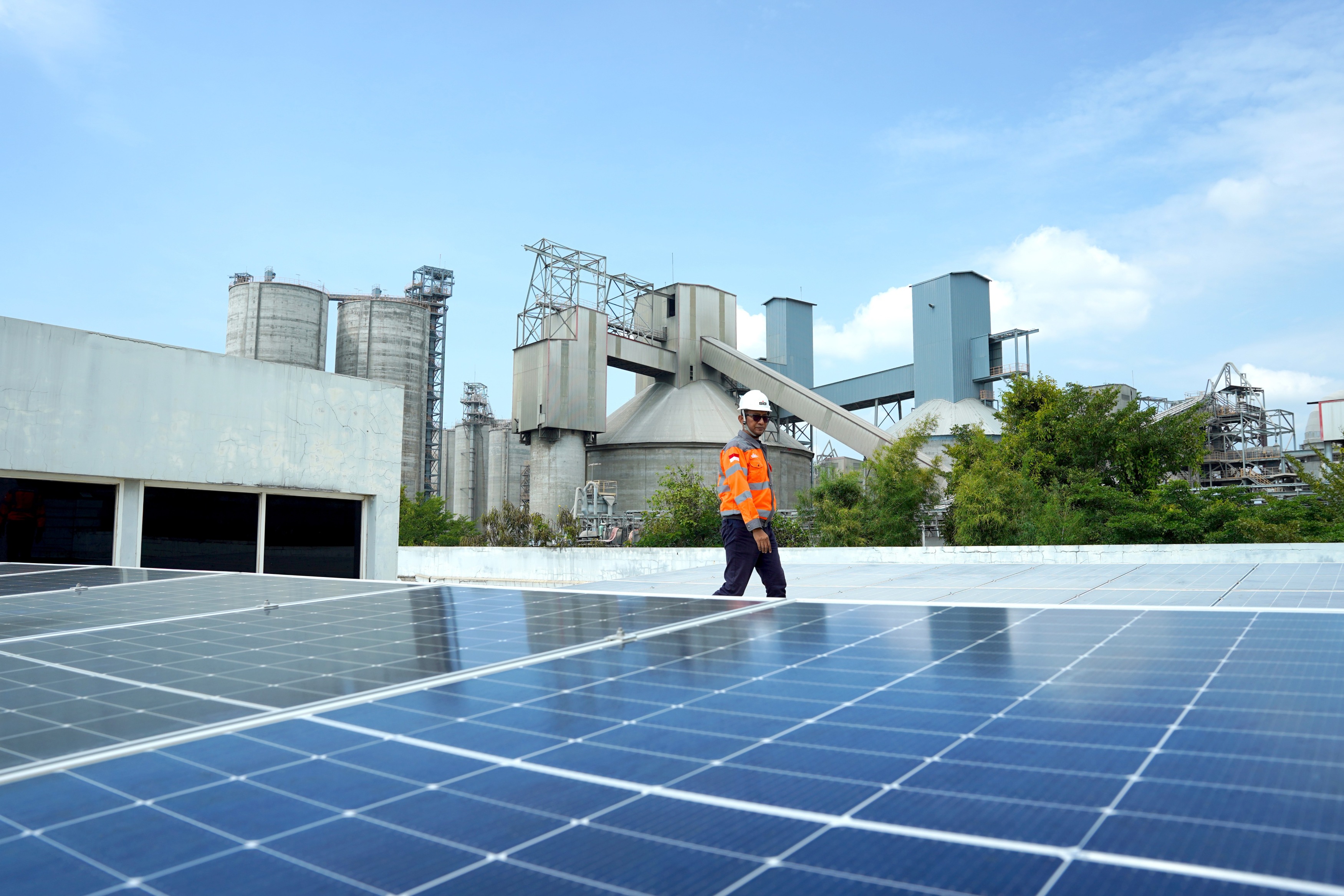 Dongkrak Kapasitas Pembangkit Listrik Tenaga Surya 6 Kali Lipat, SIG Tingkatkan Dekarbonisasi dan Transisi Industri Hijau