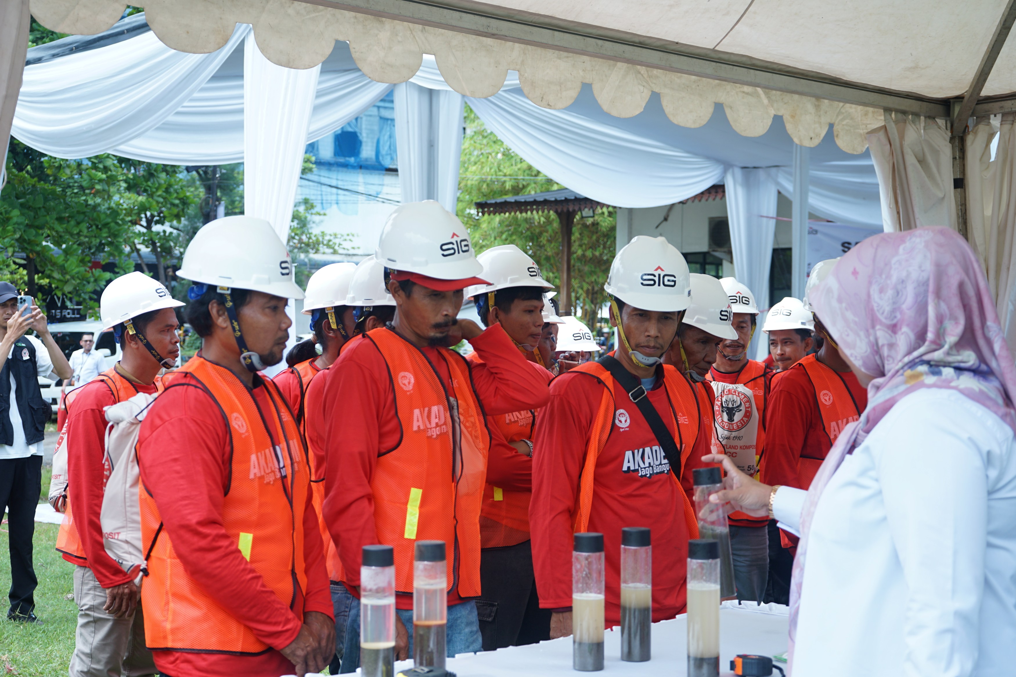 Catat Rekor MURI, SIG Gelar Pelatihan dan Sertifikasi 500 Ahli Bangunan di Lima Provinsi