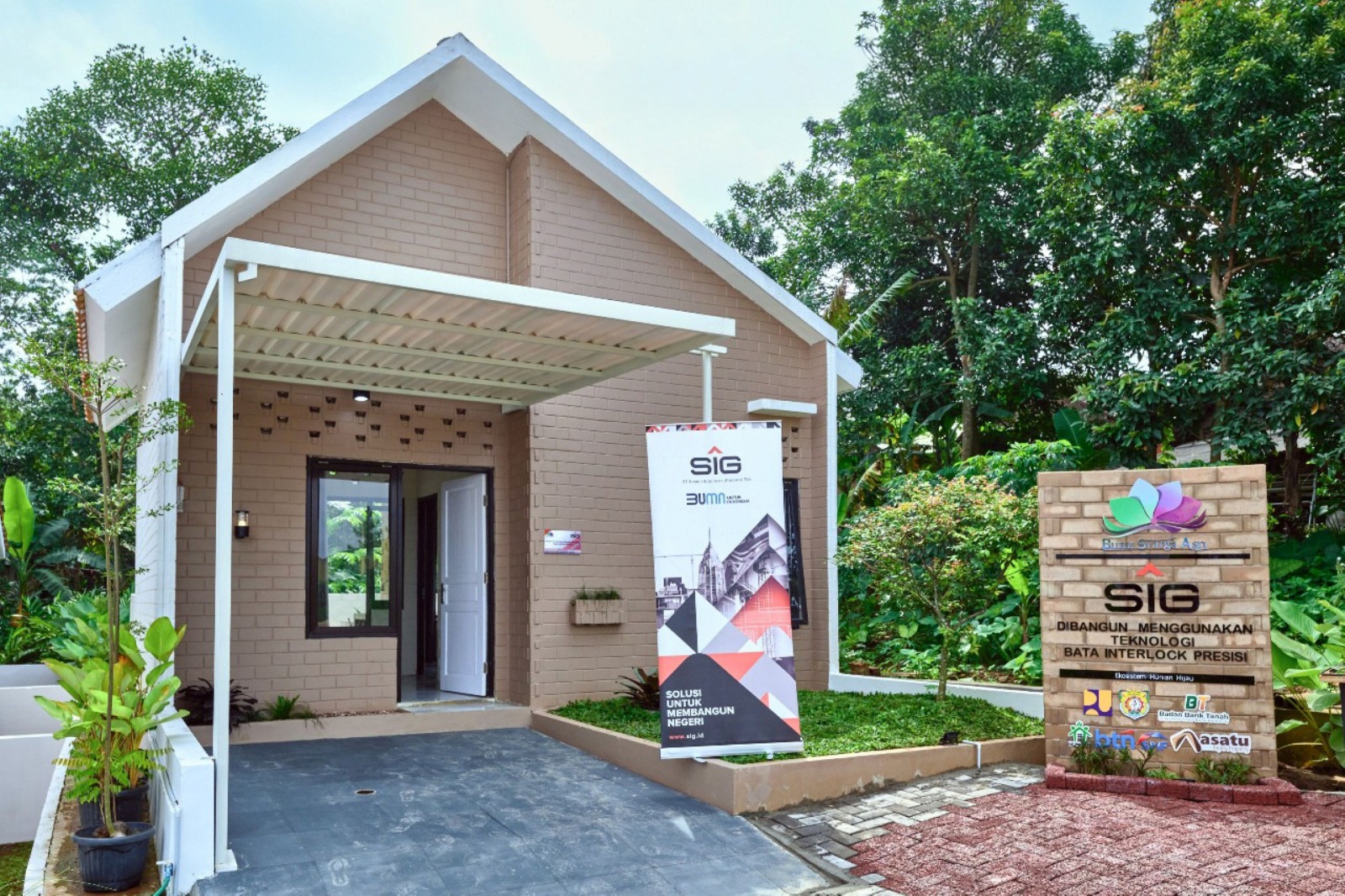Pamerkan Inovasi Bata Interlock Presisi, SIG Hadirkan Solusi Hunian Modern di Danantara Housing Expo 2026